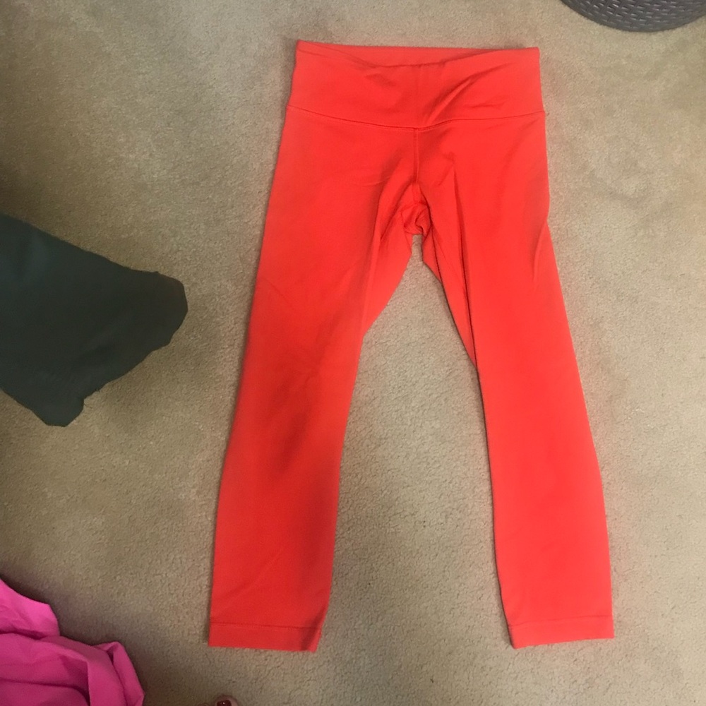 Lululemon wonder under crop
